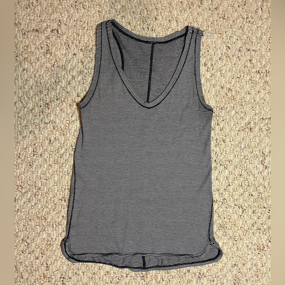 Lululemon, Size 4, Black & White Stripes
